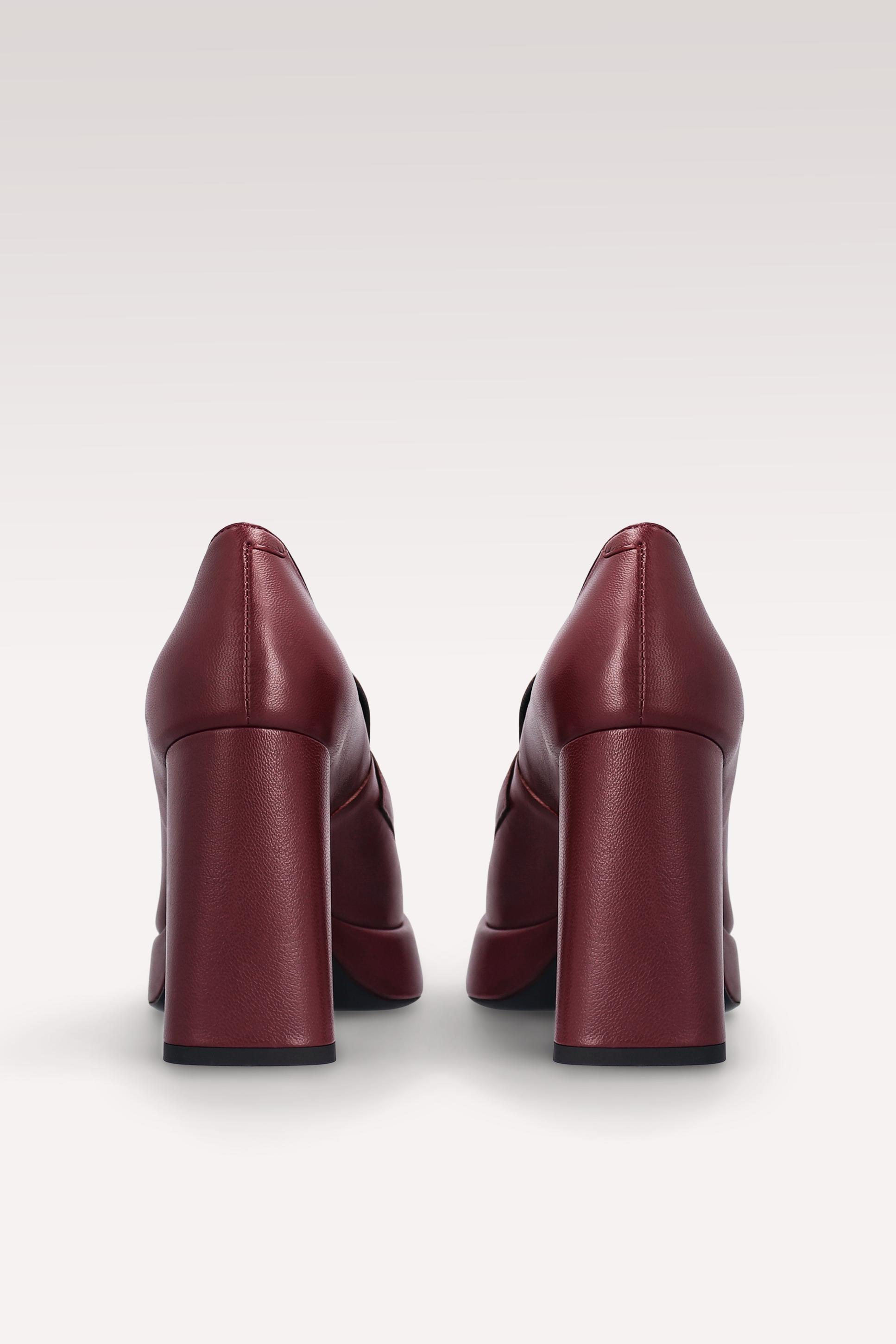 CINDY MOK 02 DÉCOLLETÉ CON PLATEAU IN PELLE LISCIA BORDEAUX