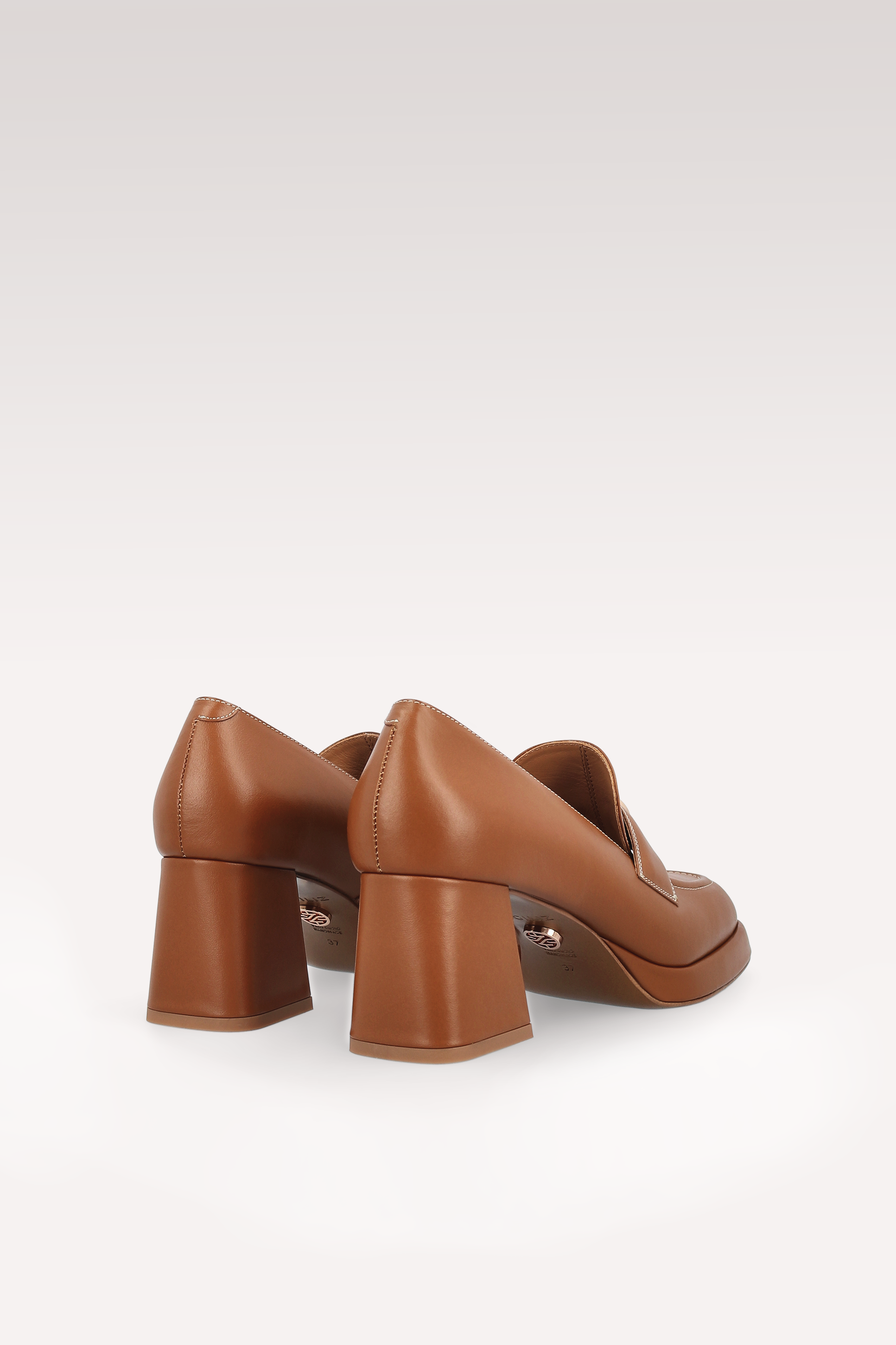 DÉCOLLETÉ CON PLATEAU IN PELLE CON CUCITURE MARRONI CONNIE MOK 02