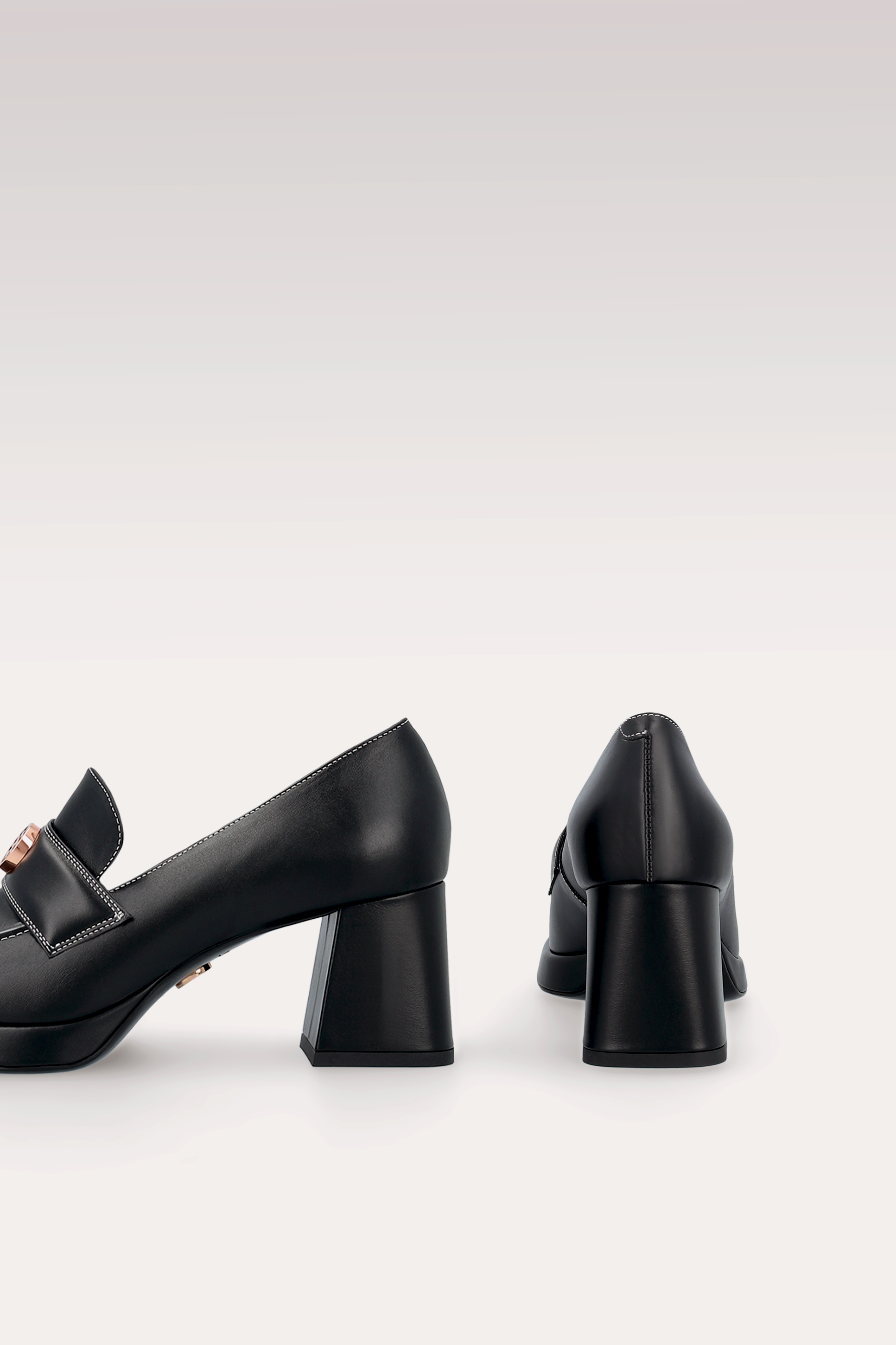 DÉCOLLETÉ CON PLATEAU IN PELLE CON CUCITURE NERE CONNIE MOK 02