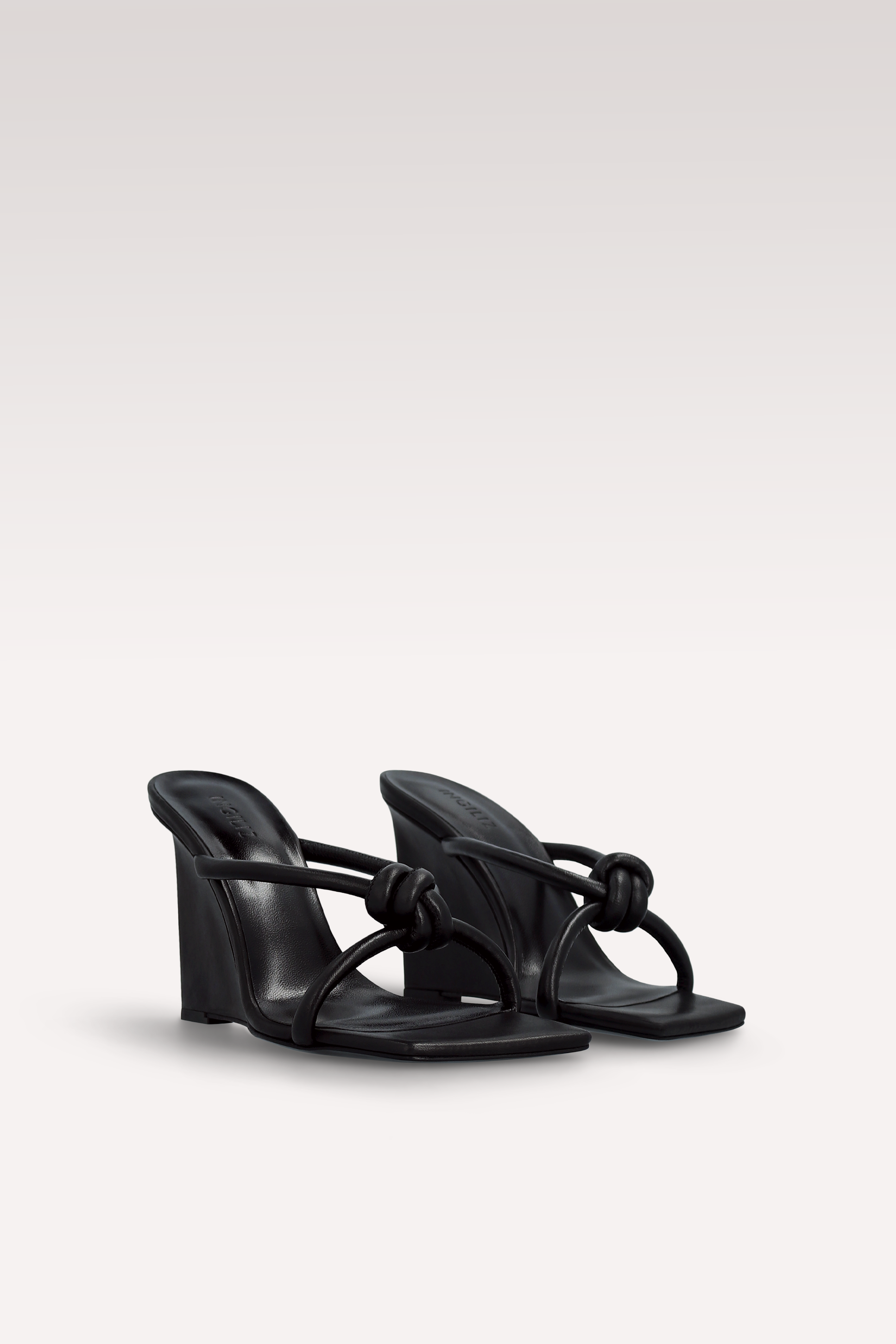 MULES IN PELLE NERA ZATANNA
