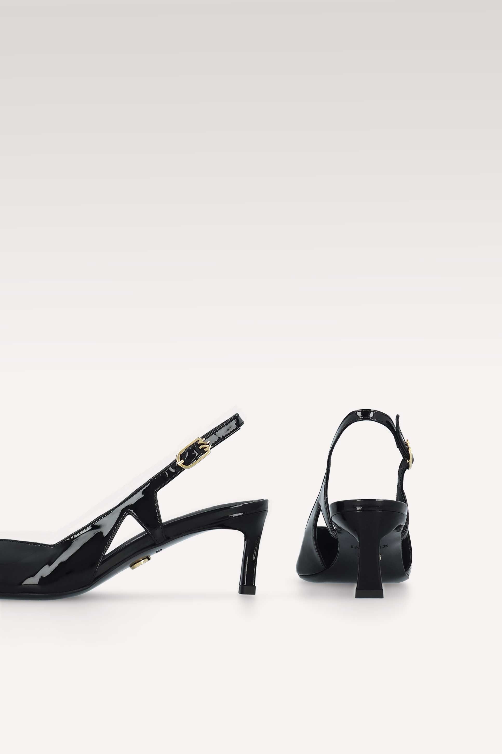 DÉCOLLETÉ CON CINTURINO IN VERNICE NERA ORCHIDEA