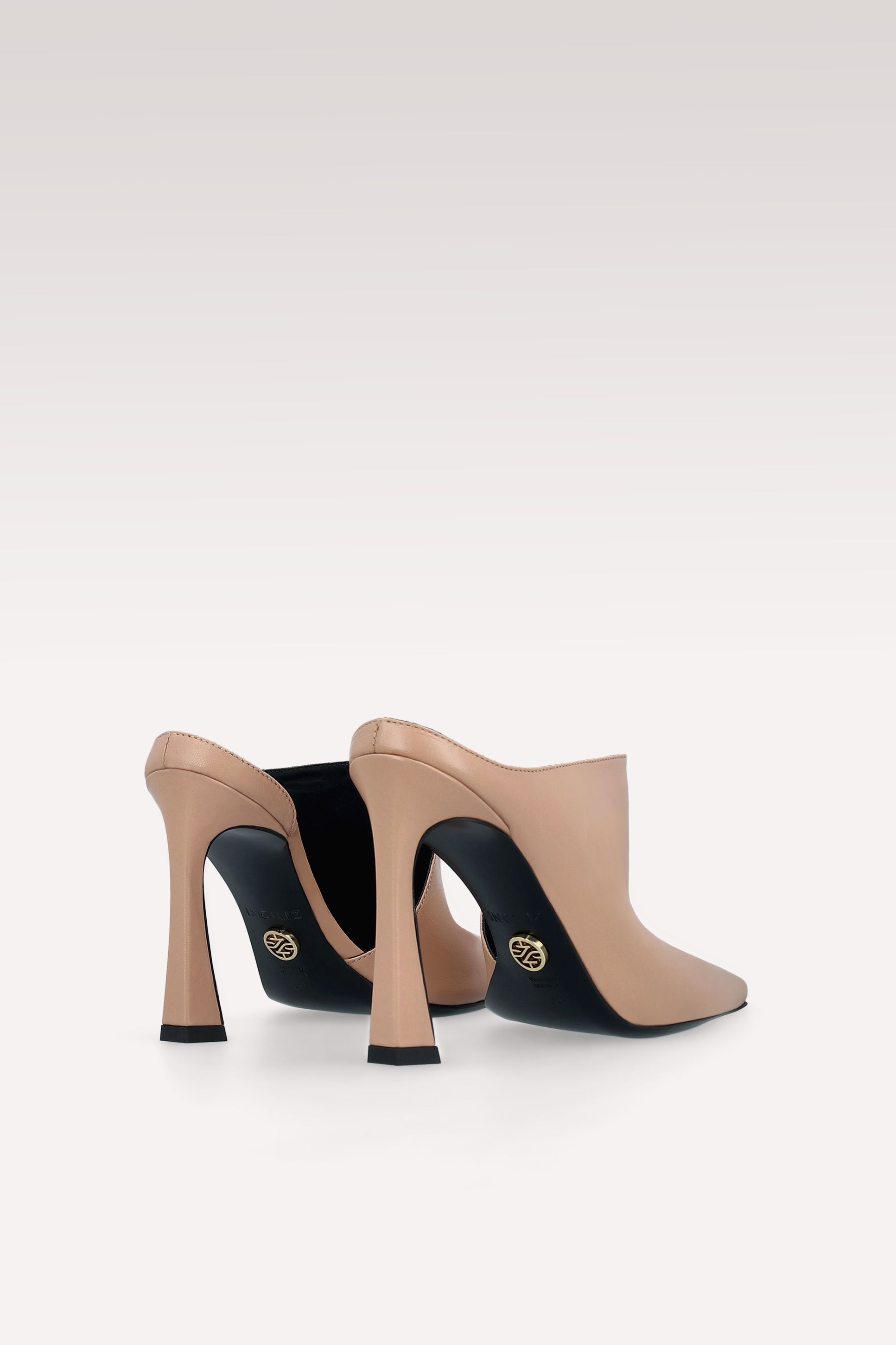 MOUSSE VELLUTO MOKA E MULES IN PELLE NERA