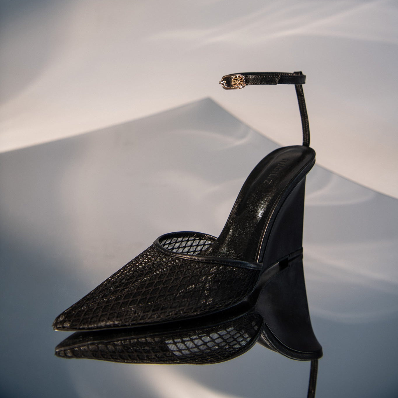 SANDALI MONET IN PELLE NERA E RETE