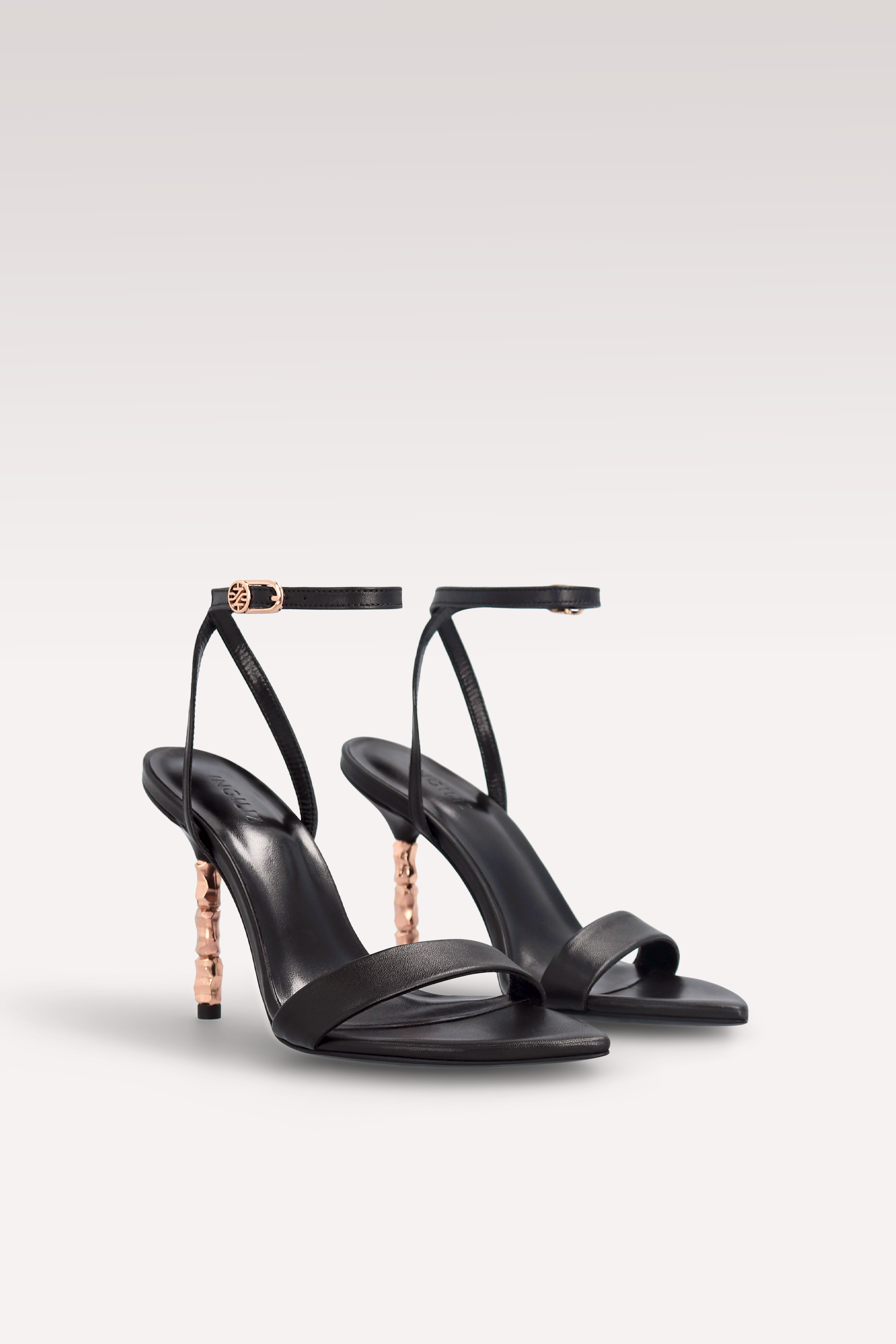 SANDALI IN PELLE NERA ADA 101