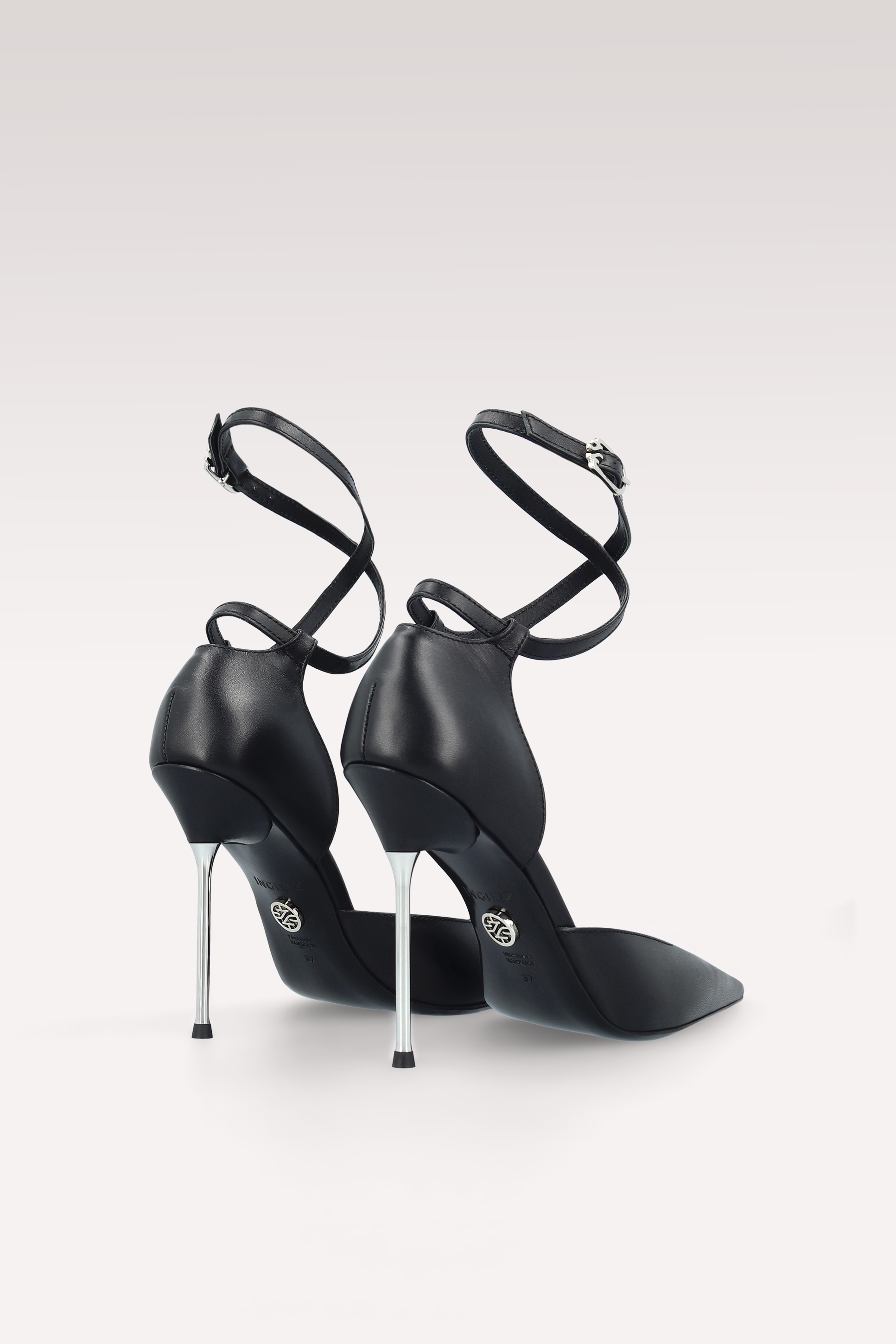 STAR BLACK LEATHER PUMPS