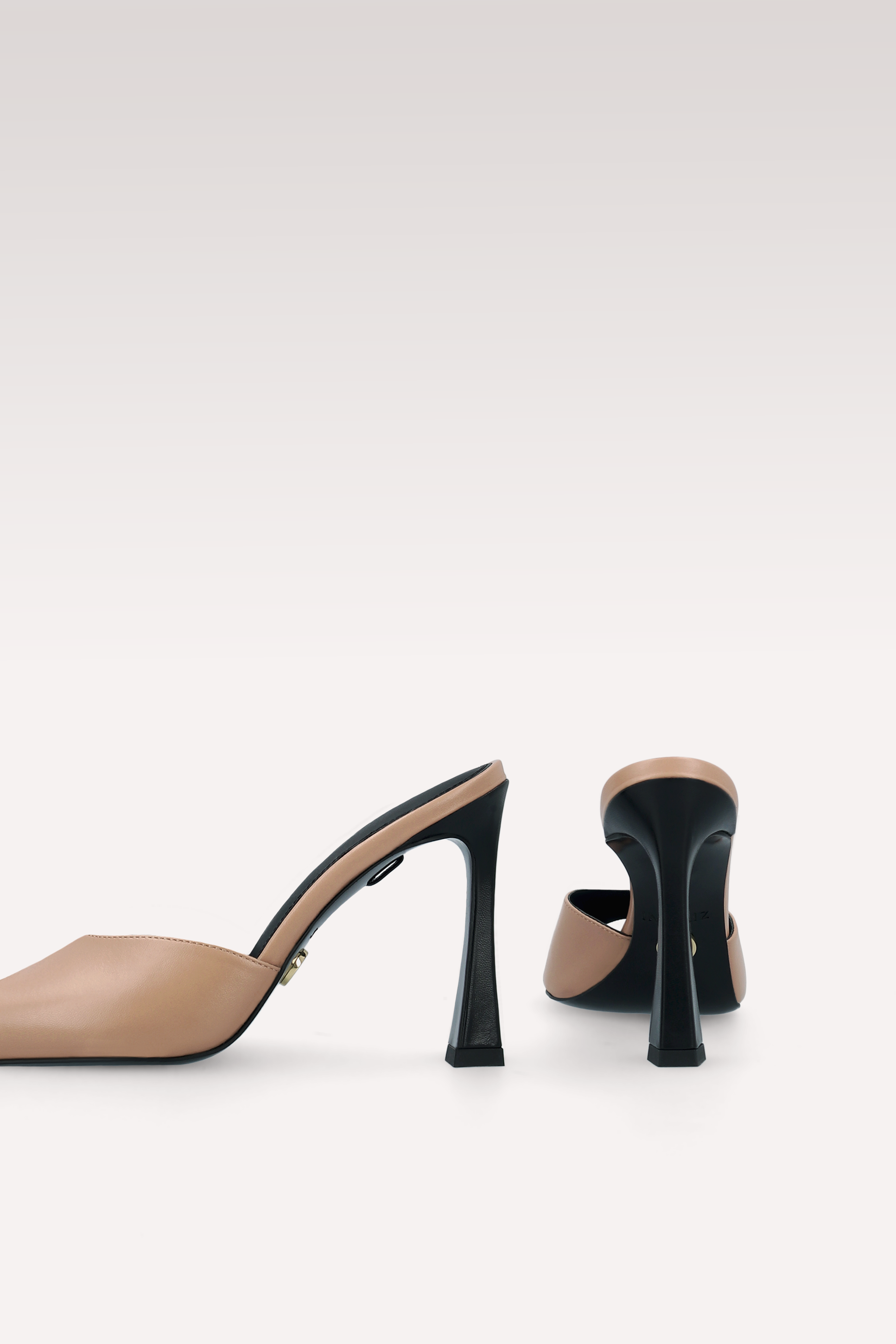 MULES VIPER IN PELLE NERA E NUDE